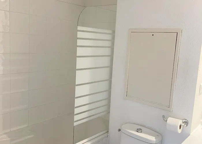 Near Train Station And Sanctuary * 卢德