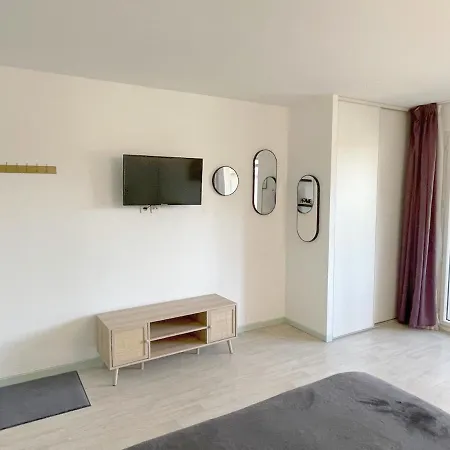 Near Train Station And Sanctuary 루르드